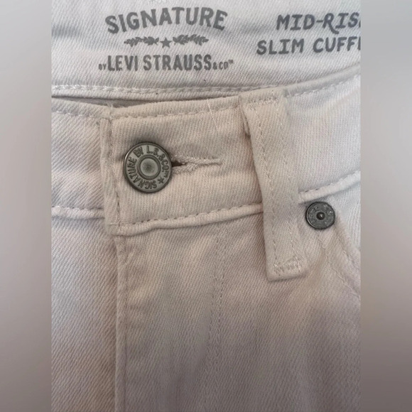 Signature By Levi Strauss & Co Women's size 4/27 White Drestressed Mid-Rise - Picture 7 of 9